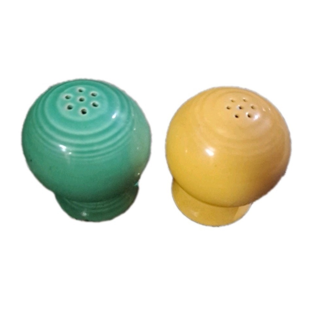 Vtg Fiesta Ware Salt/Pepper Shakers Yellow & Green Round Bulb Shape No Corks USA